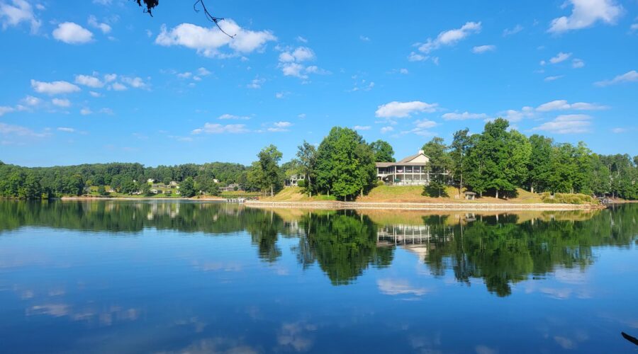 Why You Should Consider Buying Lakefront Properties in Lake Keowee, South Carolina